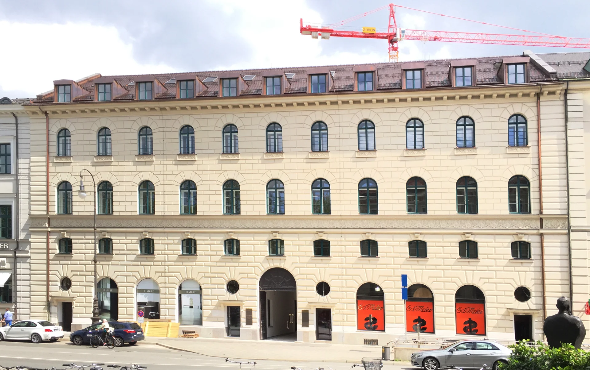 Palastartiges Mietsgebäudespäter Palais Eichthal - cultural site in Bavaria, Germany